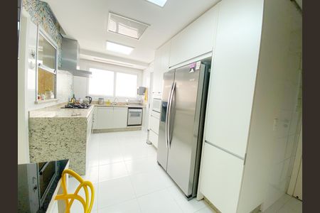 Apartamento à venda com 192m², 4 quartos e 4 vagas Apartamento à venda com 192m², 4 quartos e 4 vagasCozinha