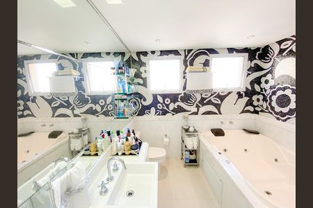Apartamento à venda com 192m², 4 quartos e 4 vagas Apartamento à venda com 192m², 4 quartos e 4 vagasBanheiro Suíte 1