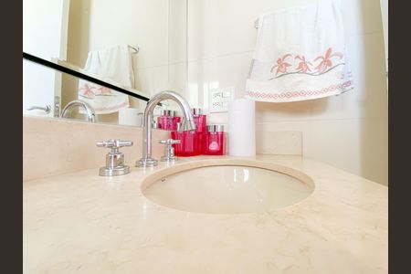 Apartamento à venda com 192m², 4 quartos e 4 vagas Apartamento à venda com 192m², 4 quartos e 4 vagasBanheiro Suíte 2