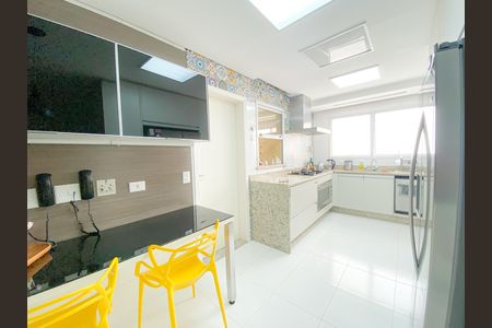Apartamento à venda com 192m², 4 quartos e 4 vagas Apartamento à venda com 192m², 4 quartos e 4 vagasCozinha