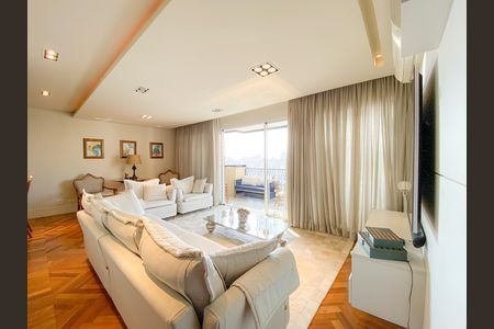 Apartamento à venda com 192m², 4 quartos e 4 vagas Apartamento à venda com 192m², 4 quartos e 4 vagasSala