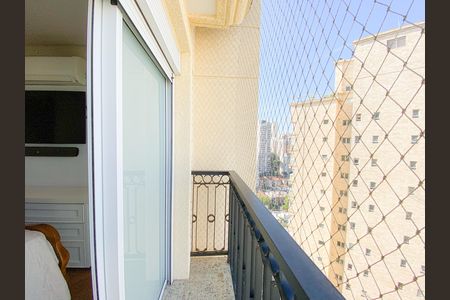 Apartamento à venda com 192m², 4 quartos e 4 vagas Apartamento à venda com 192m², 4 quartos e 4 vagasVaranda Suíte 1