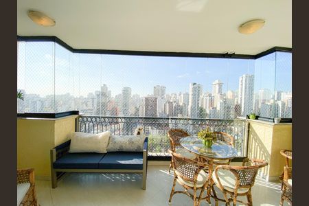 Apartamento à venda com 192m², 4 quartos e 4 vagas Apartamento à venda com 192m², 4 quartos e 4 vagasVaranda
