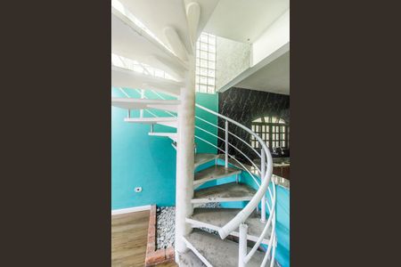 Casa para alugar com 158m², 3 quartos e 1 vagaEscada