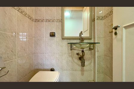 Lavabo de apartamento para alugar com 3 quartos, 144m² em Jardim Paulistano, São Paulo
