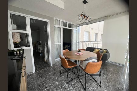 Apartamento à venda com 60m², 2 quartos e 1 vagaVaranda