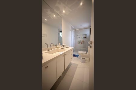 Apartamento à venda com 146m², 3 quartos e 2 vagasBanheiro