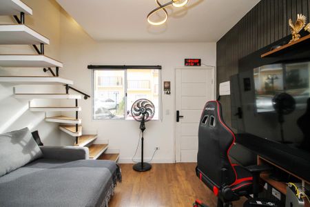 Sala de casa de condomínio para alugar com 2 quartos, 64m² em Chácara Ondas Verdes, Cotia