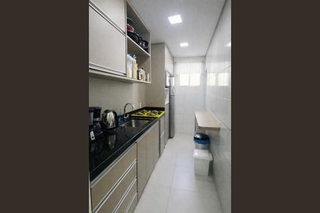 Cozinha de apartamento para alugar com 3 quartos, 72m² em Jardim Sabará, Porto Alegre