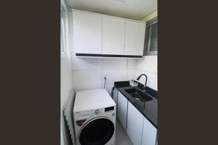 Área de serviço de apartamento para alugar com 3 quartos, 72m² em Jardim Sabará, Porto Alegre