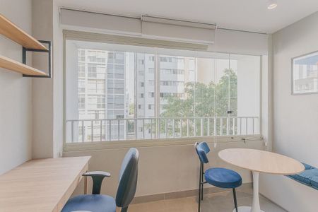 Varanda de kitnet/studio para alugar com 1 quarto, 30m² em Pinheiros, São Paulo