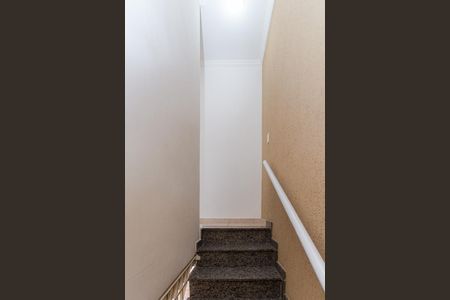 Casa de condomínio para alugar com 83m², 3 quartos e 1 vagaEscada