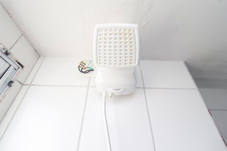 Banheiro de kitnet/studio para alugar com 1 quarto, 24m² em Vila Campanela, São Paulo