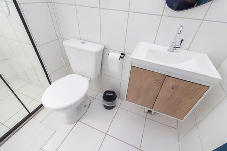 Banheiro de kitnet/studio para alugar com 1 quarto, 24m² em Vila Campanela, São Paulo