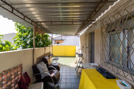 Casa para alugar com 180m², 3 quartos e 2 vagas Casa para alugar com 180m², 3 quartos e 2 vagasVaranda