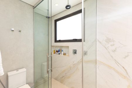 Apartamento à venda com 269m², 4 quartos e 4 vagasBanheiro da Suíte