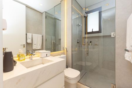 Apartamento à venda com 269m², 4 quartos e 4 vagasBanheiro da Suíte 2