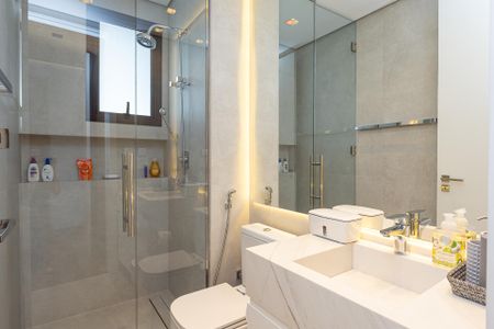 Apartamento à venda com 269m², 4 quartos e 4 vagasBanheiro da Suíte 4