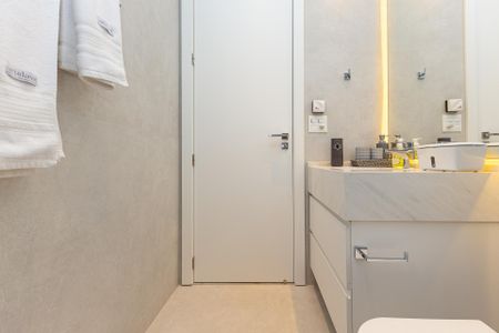 Apartamento à venda com 269m², 4 quartos e 4 vagasBanheiro da Suíte 2