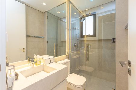 Apartamento à venda com 269m², 4 quartos e 4 vagasBanheiro da Suíte 3
