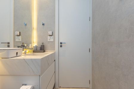 Apartamento à venda com 269m², 4 quartos e 4 vagasBanheiro da Suíte 4