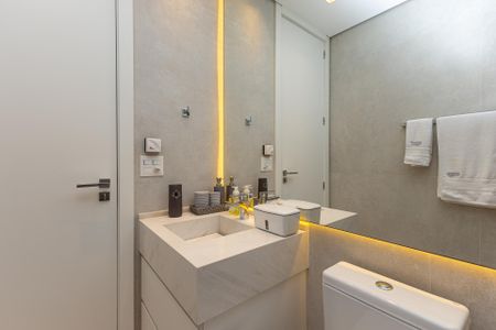 Apartamento à venda com 269m², 4 quartos e 4 vagasBanheiro da Suíte 2