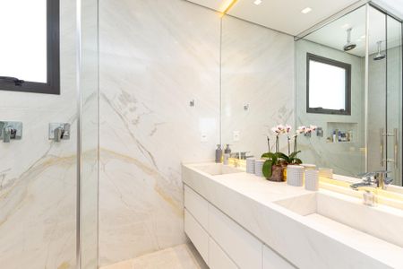 Apartamento à venda com 269m², 4 quartos e 4 vagasBanheiro da Suíte