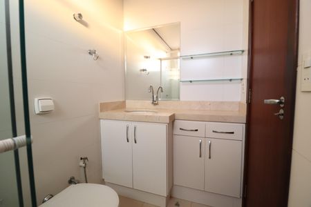 Apartamento para alugar com 134m², 4 quartos e 3 vagasBanheiro do Quarto 2