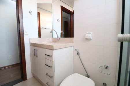 Apartamento para alugar com 134m², 4 quartos e 3 vagasBanheiro Social