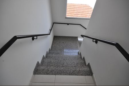 Apartamento para alugar com 43m², 2 quartos e sem vagaEscada