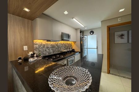 Cozinha de apartamento à venda com 3 quartos, 88m² em Nova Suíça, Belo Horizonte