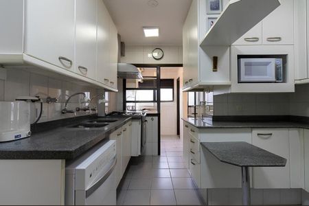 Cozinha de apartamento para alugar com 3 quartos, 135m² em Paraíso, São Paulo