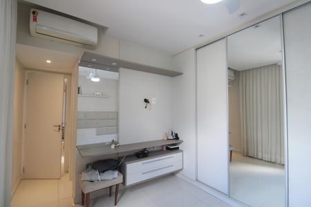 Casa de condomínio à venda com 119m², 4 quartos e 2 vagasSuíte 