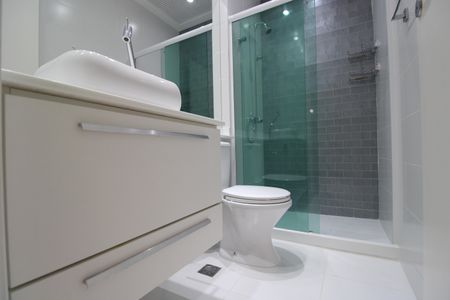 Casa de condomínio à venda com 119m², 4 quartos e 2 vagasBanheiro da suíte 