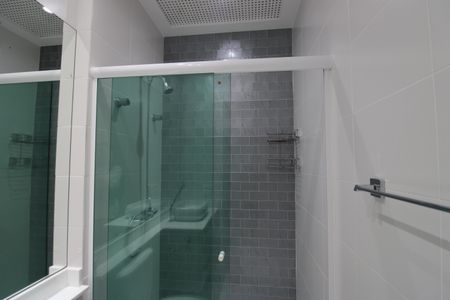 Casa de condomínio à venda com 119m², 4 quartos e 2 vagasBanheiro da suíte 