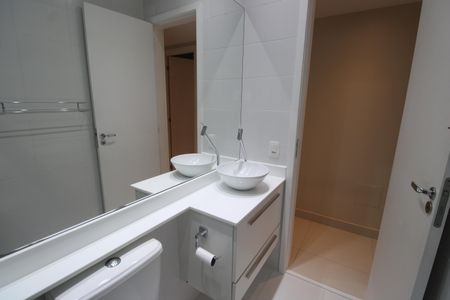 Casa de condomínio à venda com 119m², 4 quartos e 2 vagasBanheiro social