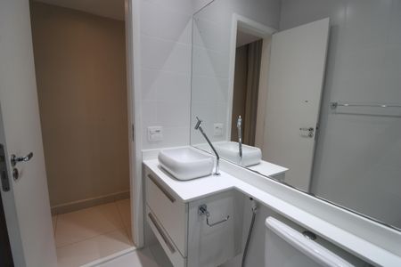 Casa de condomínio à venda com 119m², 4 quartos e 2 vagasBanheiro da suíte 