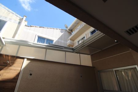 Casa de condomínio à venda com 119m², 4 quartos e 2 vagasQuintal - Telhado retrátil 