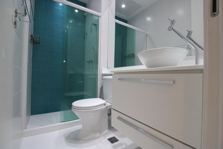 Casa de condomínio à venda com 119m², 4 quartos e 2 vagasBanheiro social