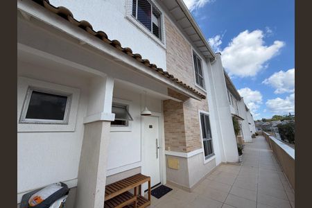 Casa de condomínio à venda com 119m², 4 quartos e 2 vagasFachada