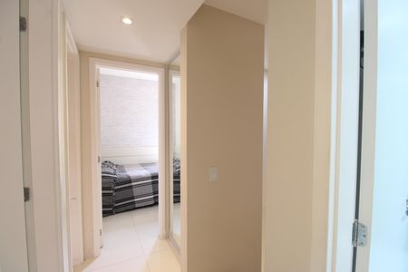 Casa de condomínio à venda com 119m², 4 quartos e 2 vagasCorredor