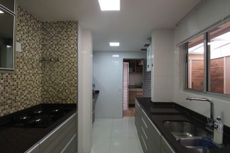 Casa de condomínio à venda com 119m², 4 quartos e 2 vagasCozinha