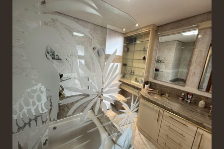 Apartamento para alugar com 177m², 3 quartos e 3 vagasBanheiro