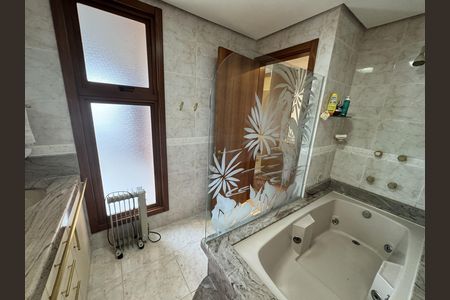 Apartamento para alugar com 177m², 3 quartos e 3 vagasBanheiro