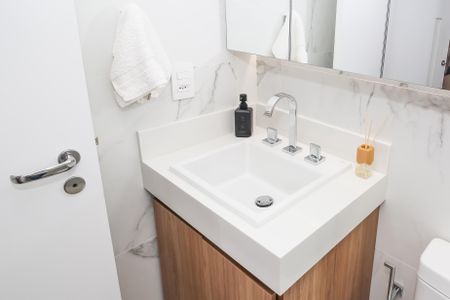Apartamento à venda com 79m², 2 quartos e 2 vagasBanheiro da Suíte 2