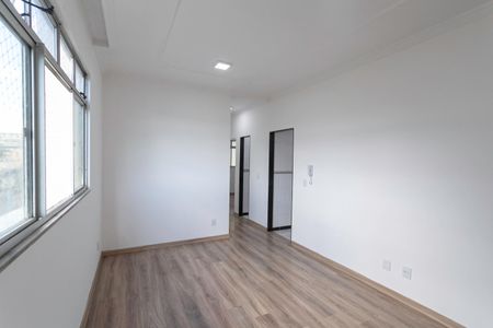 Sala de apartamento à venda com 3 quartos, 59m² em Heliópolis, Belo Horizonte