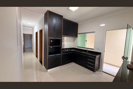 Casa para alugar com 150m², 2 quartos e 2 vagasCozinha
