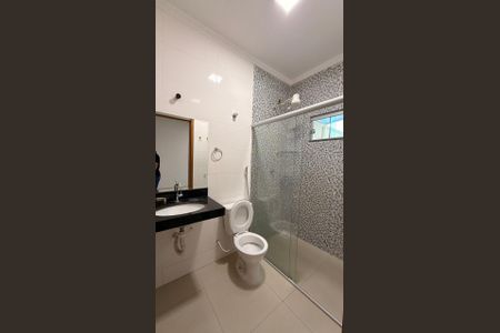 Banheiro da Suíte de casa para alugar com 2 quartos, 150m² em Parque Tremendao, Goiânia