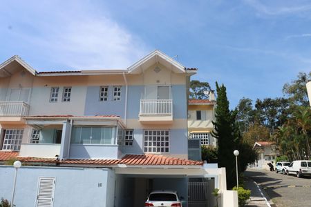 Casa de Condomínio para alugar com 3 quartos, 300m² em Granja Viana, Cotia