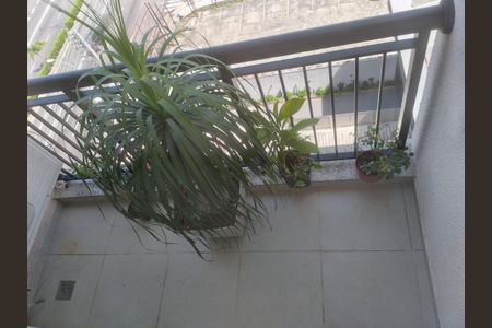 Varanda com plantas e vista para a rua. de apartamento à venda com 2 quartos, 66m² em Centro, Niterói
